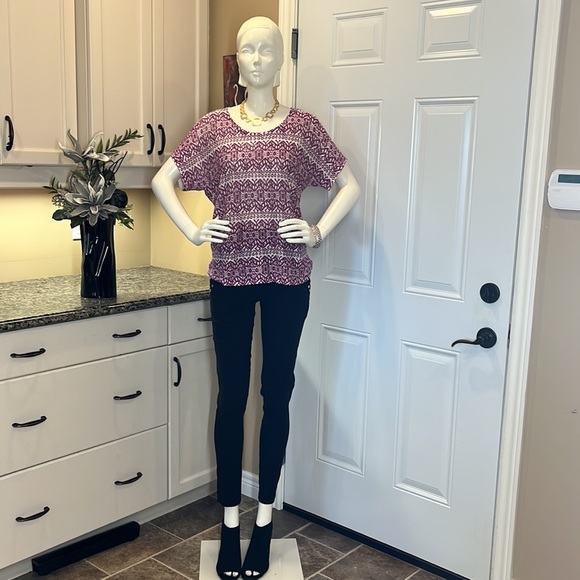 Great top for work or casual - Picture 2 of 7